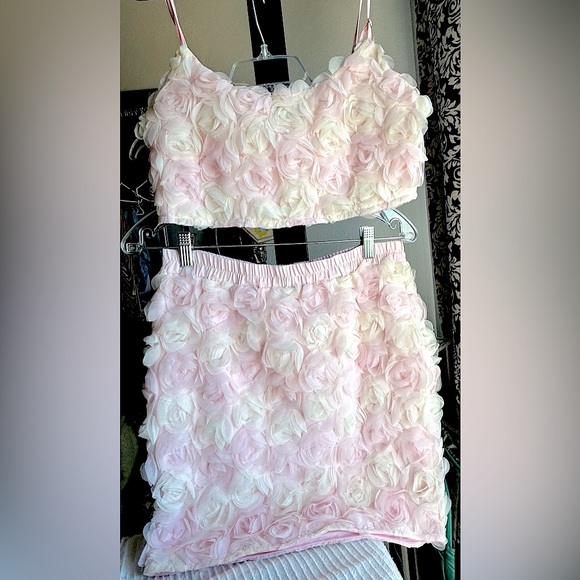Hot & Delicious Dresses & Skirts - Hot & Delicious Pink and White Rosette 2 Piece Set - Size Large